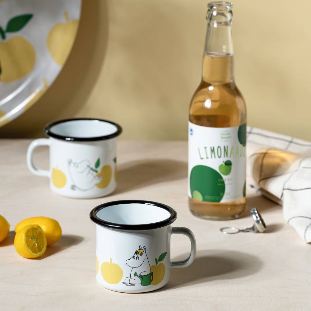 Moomin Joyfull Apples Mug 2,5dl Yellow - The Official Moomin Shop