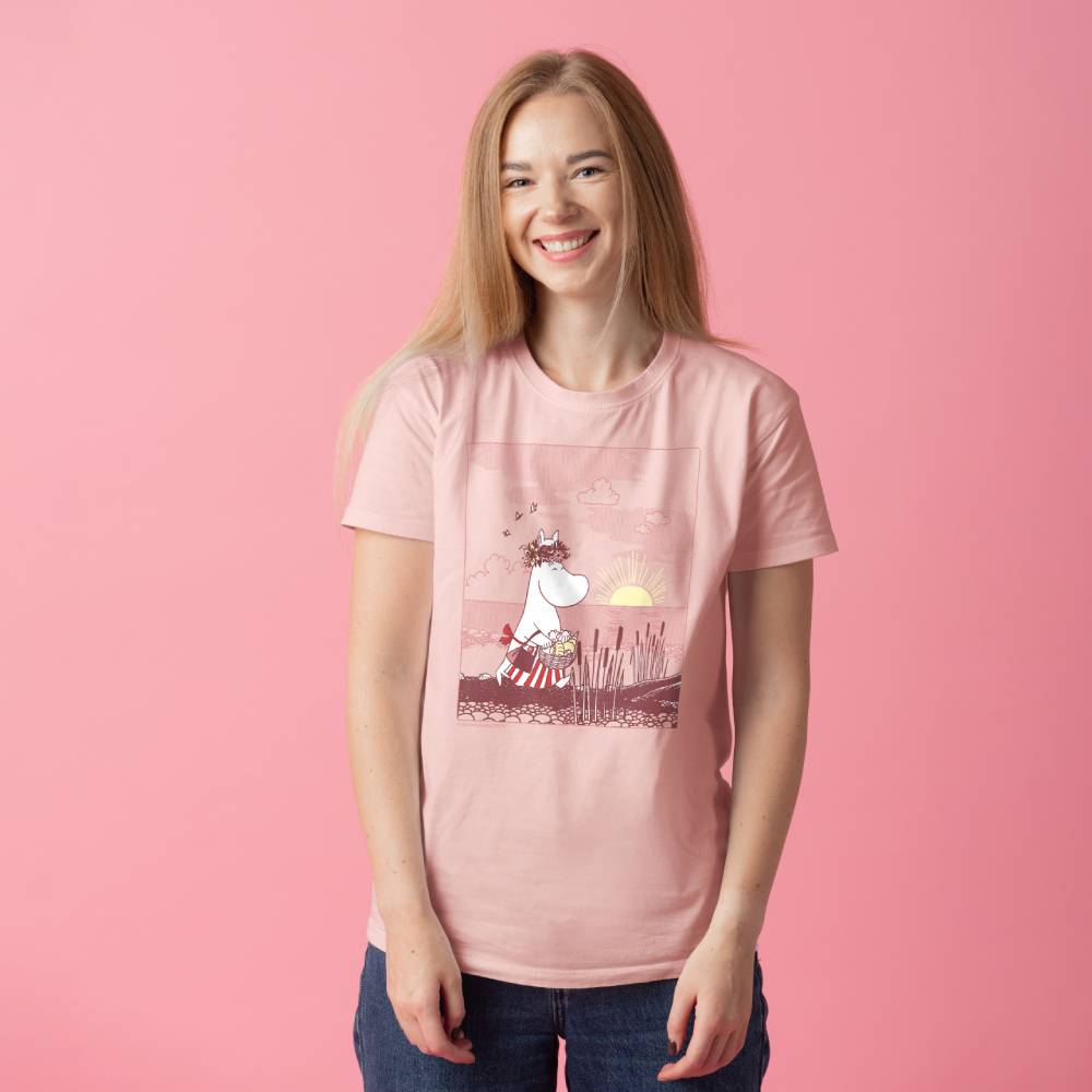 Moominmamma Beach T-shirt Pink - The Official Moomin Shop