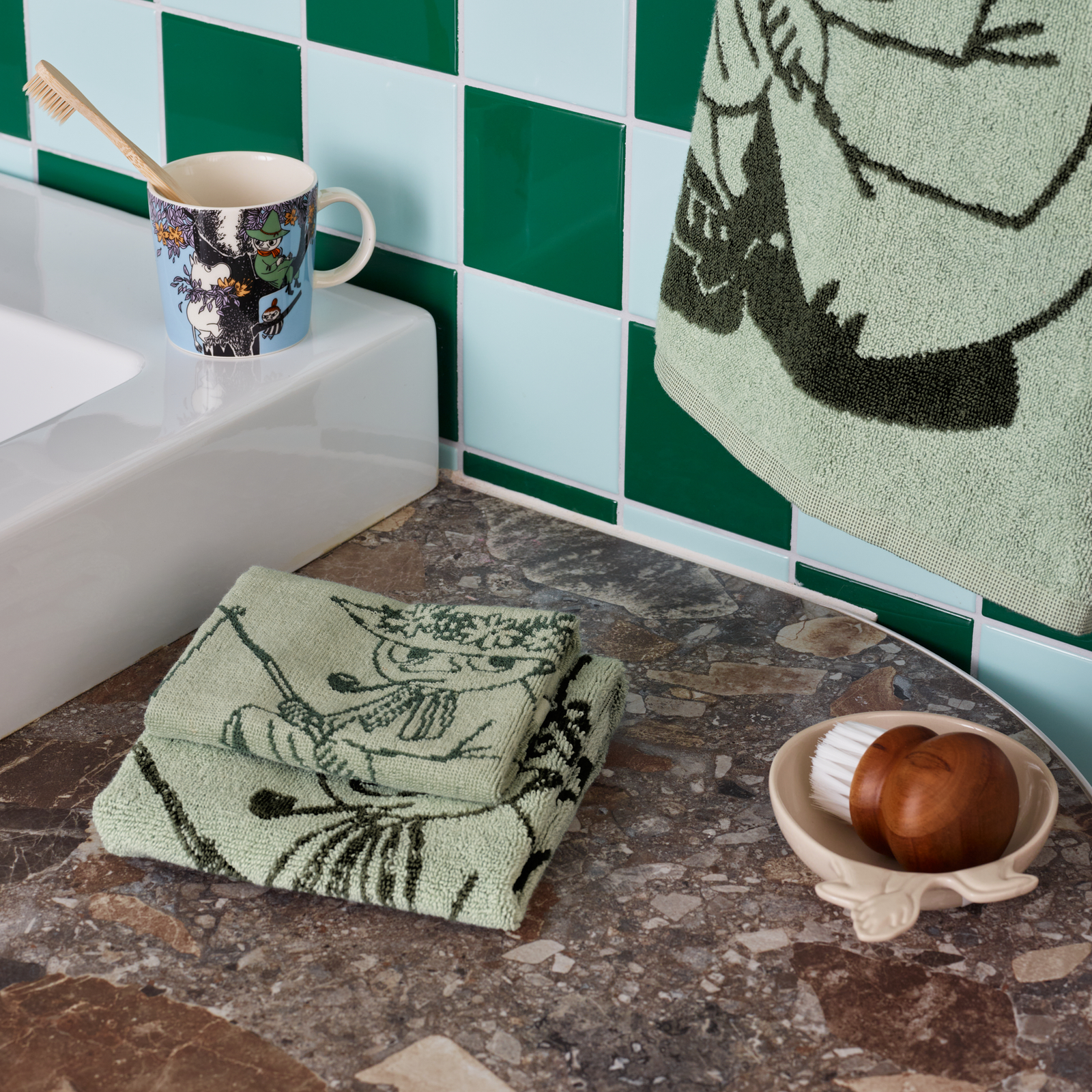 Snufkin Bath Towel 70x140cm Green - The Official Moomin Shop