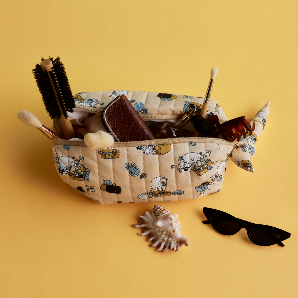 Moomin Holiday Rush Toiletry Bag Round - The Official Moomin Shop