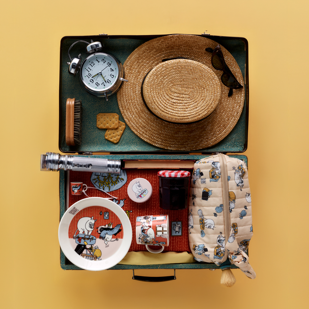 Moomin Holiday Rush Toiletry Bag Round - The Official Moomin Shop