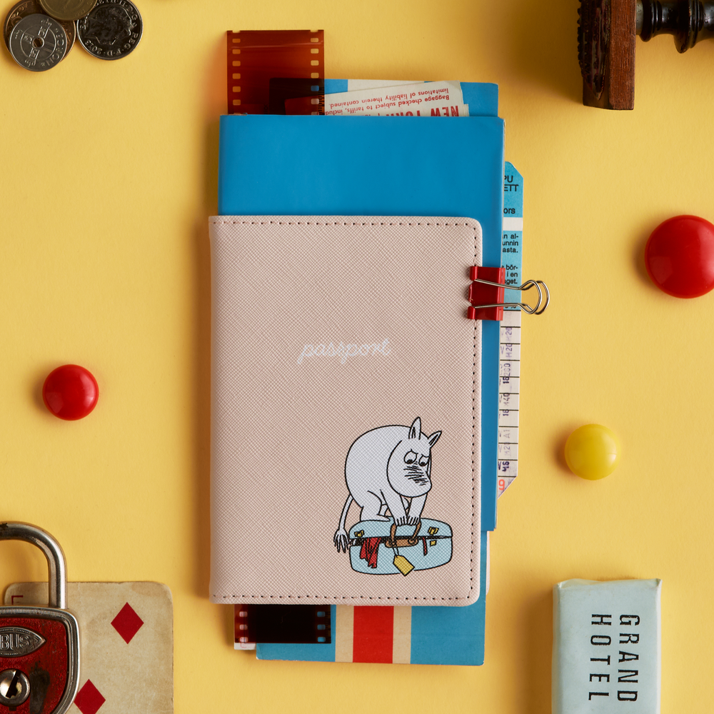 Moomin Holiday Rush Passport Cover - The Official Moomin Shop