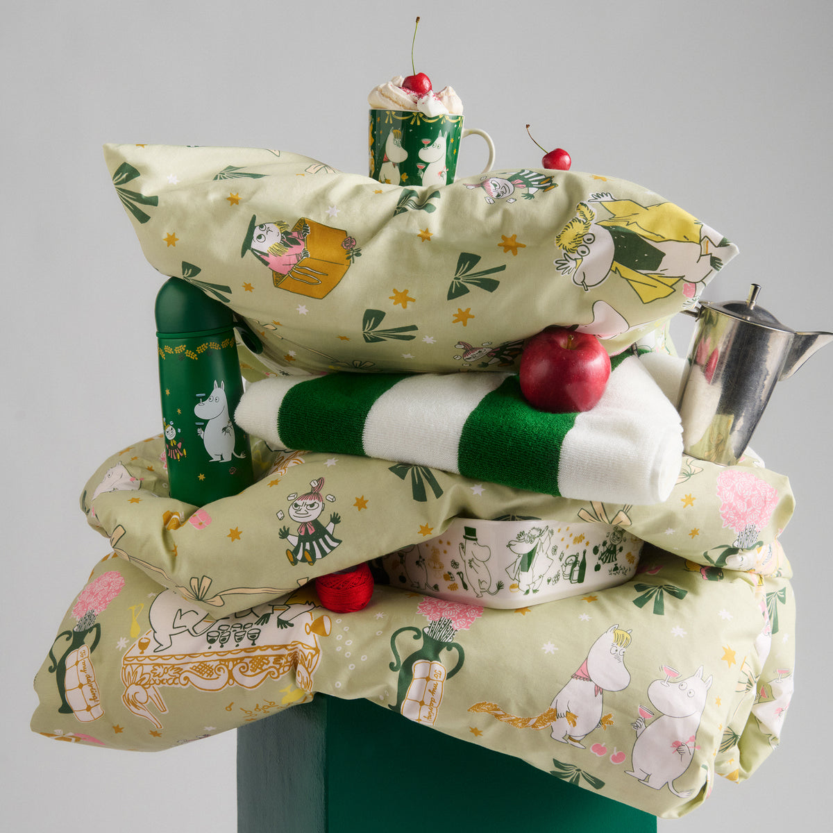 Moomin Gift Of Love Bath Towel 70x140 - The Official Moomin Shop