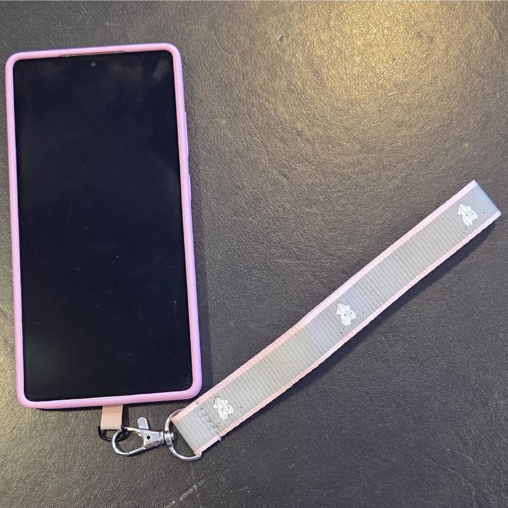 Moomin Hug Reflecting Phone Strap Pink - The Official Moomin Shop