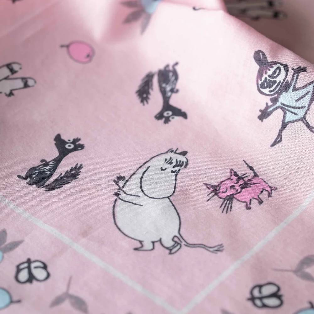 Moomin Apple Garden Handkerchief Rosa - The Official Moomin Shop