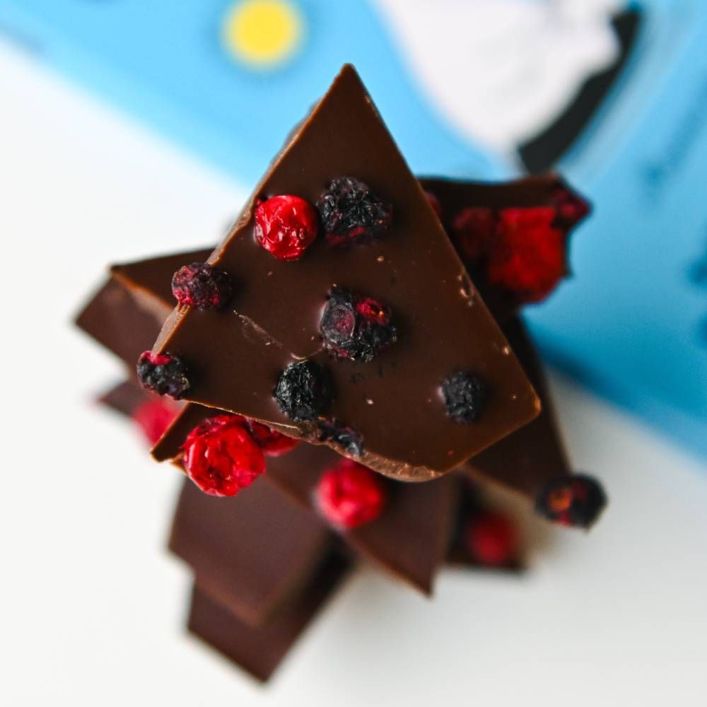 Moomintroll Dark Chocolate with Lingonberry & Blueberry 70g - The Official Moomin Shop