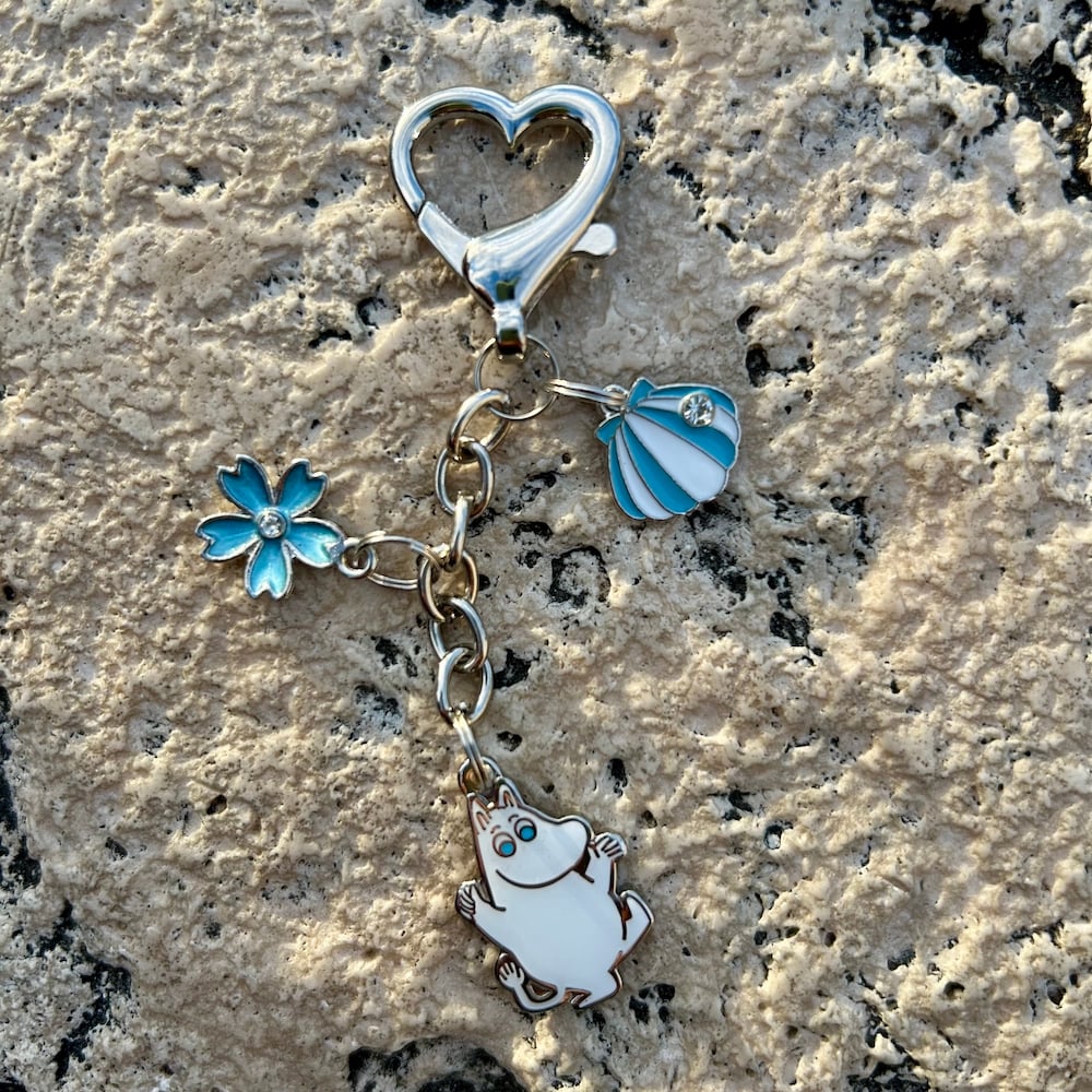 Moomintroll Flowers Bag Hanger - The Official Moomin Shop