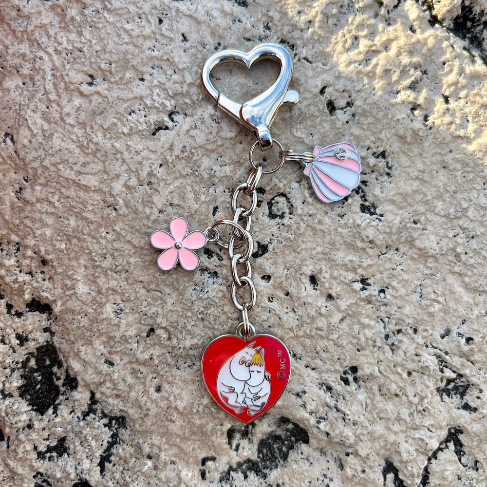 Moomintroll & Snorkmaiden Heart Bag Hanger - The Official Moomin Shop