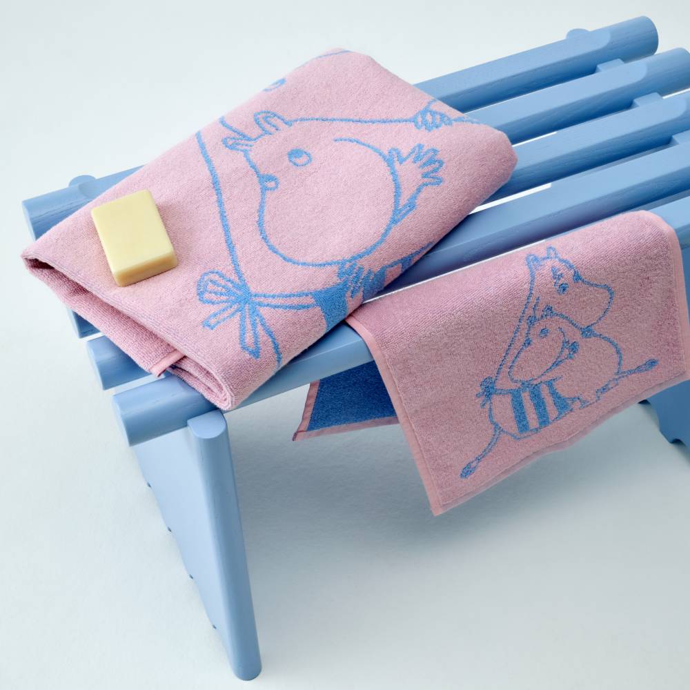 Moomin Family Time Hand Towel 30x50cm - Moomin Arabia - The Official Moomin Shop