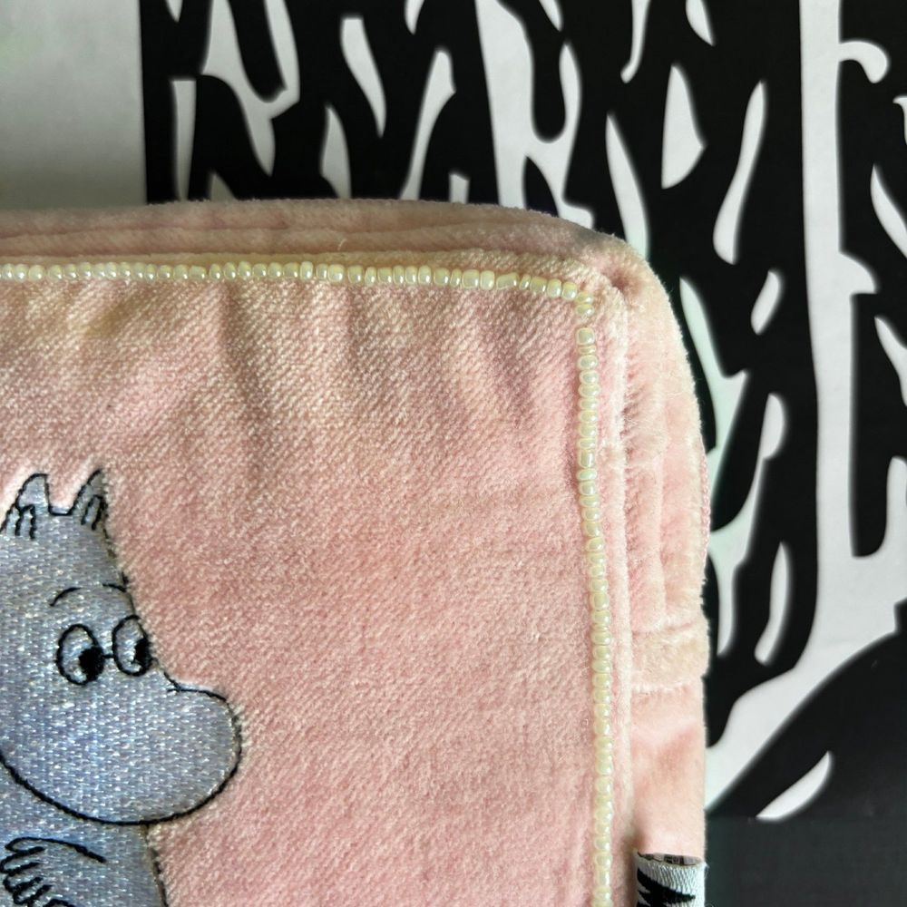 Moomintroll Makeup Bag Velvet Pink - House of Disaster - The Official Moomin Shop