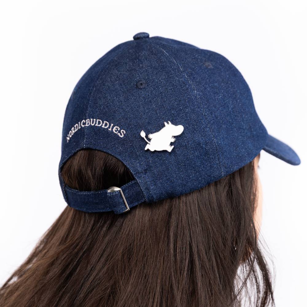 Moomintroll Running Pin Badge White