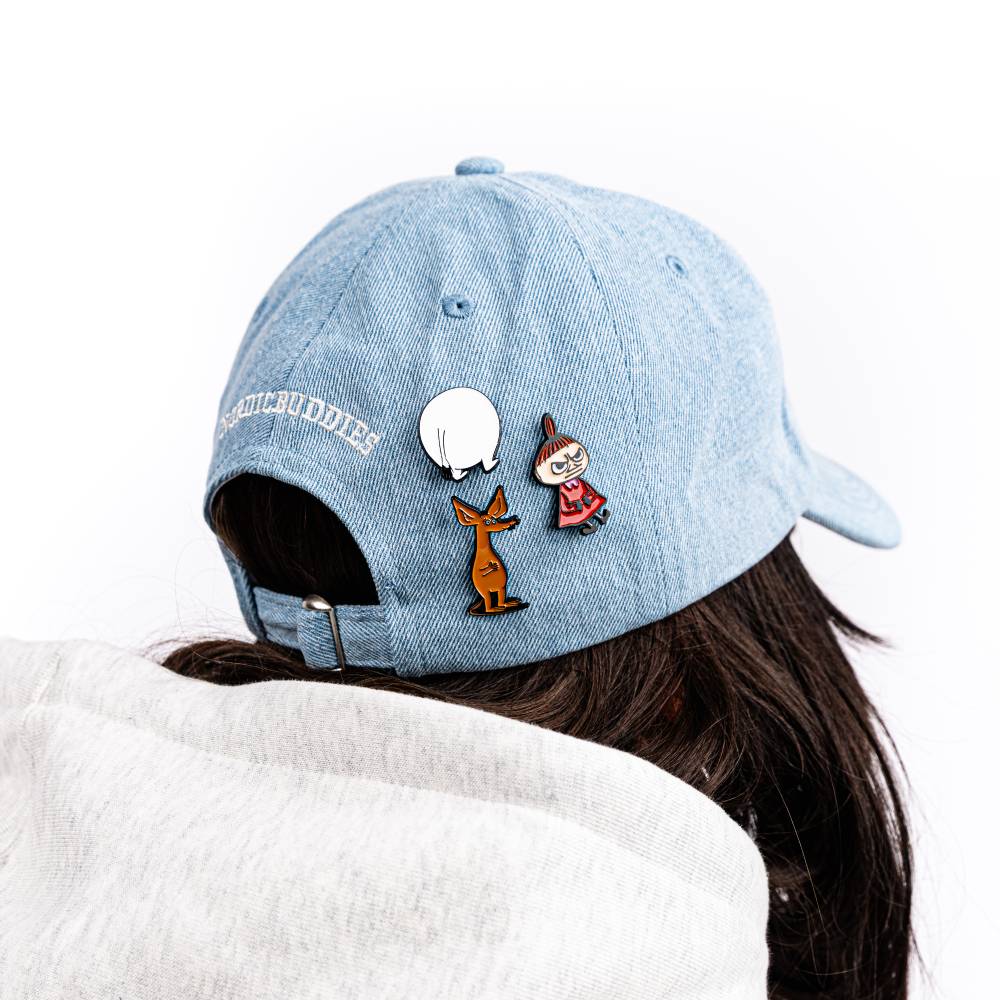 Sniff Pin Badge Brown