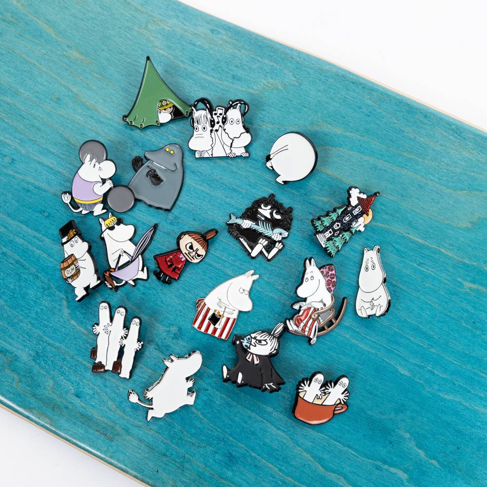 Little My Flower Pin Badge Black