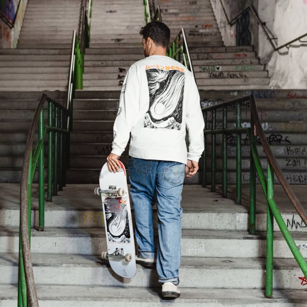 Moomin Novels Skateboard & Shirt Bundle