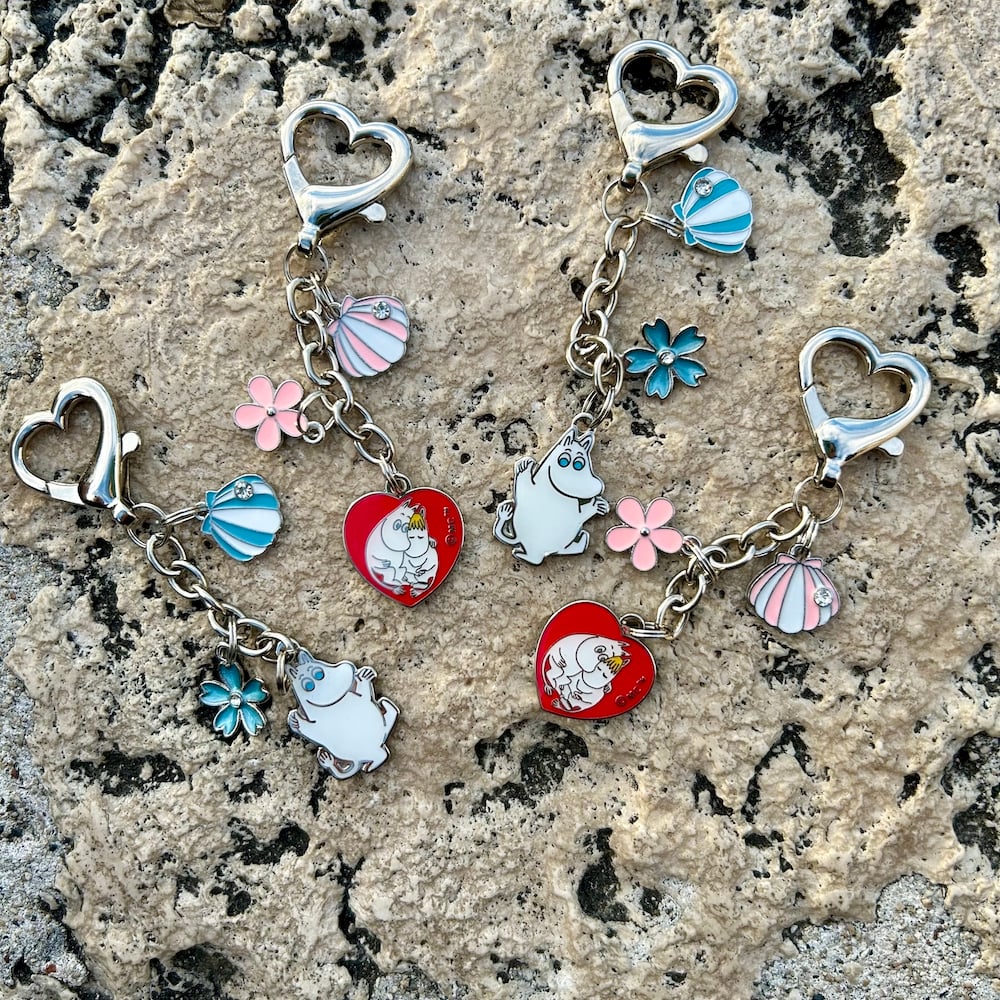 Moomintroll Flowers Bag Hanger - The Official Moomin Shop