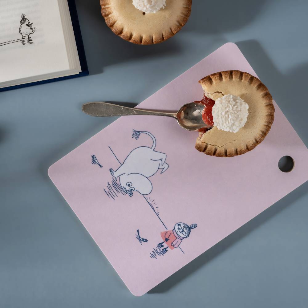 Moomin Dreamy Winter Cutting Board 14x20cm - The Official Moomin Shop