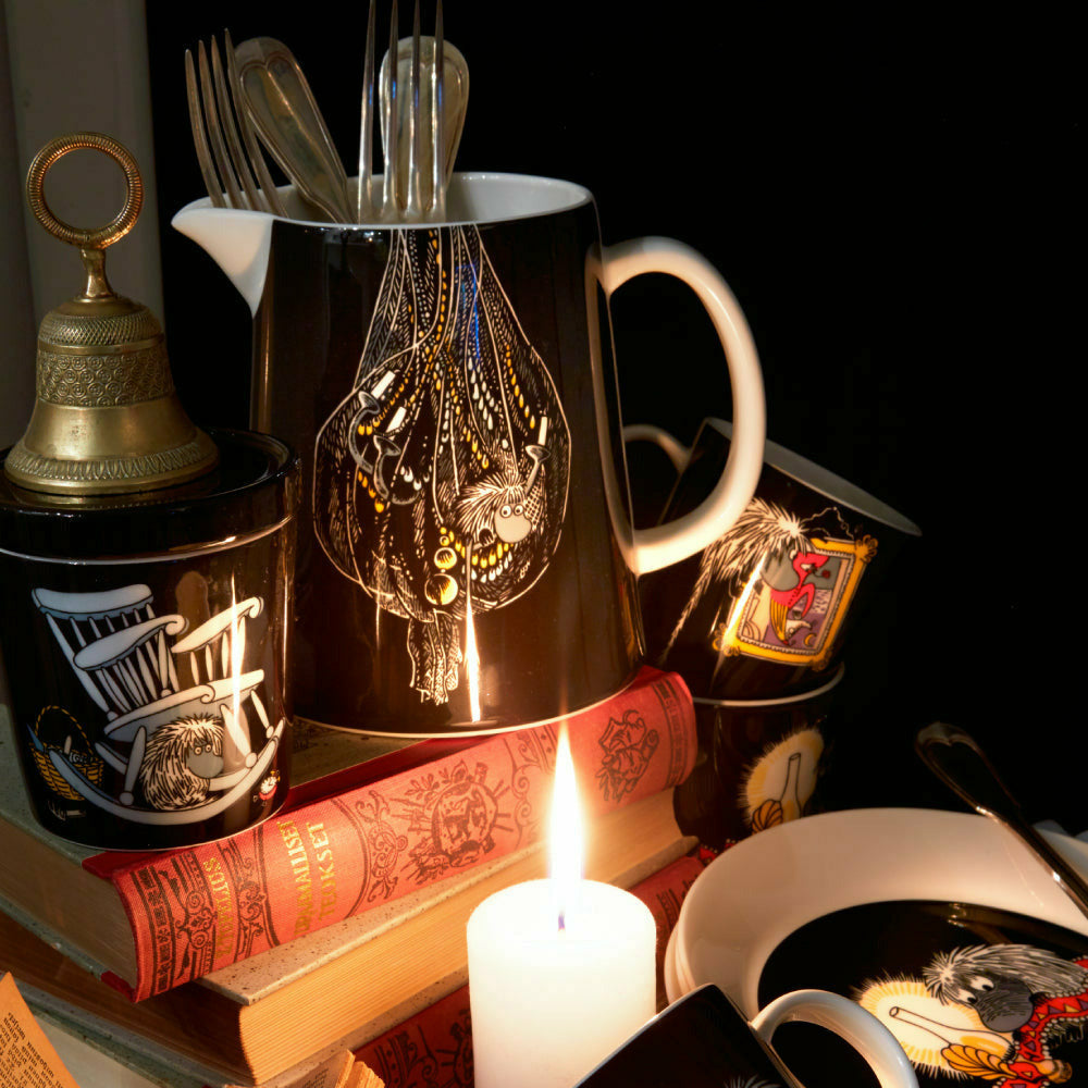 The Ancestor Pitcher 1L Black - The Official Moomin Shop