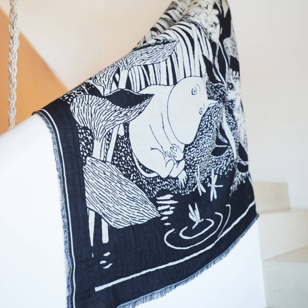 Moominsummer Madness Scarf  Black & White - Lasessor - The Official Moomin Shop