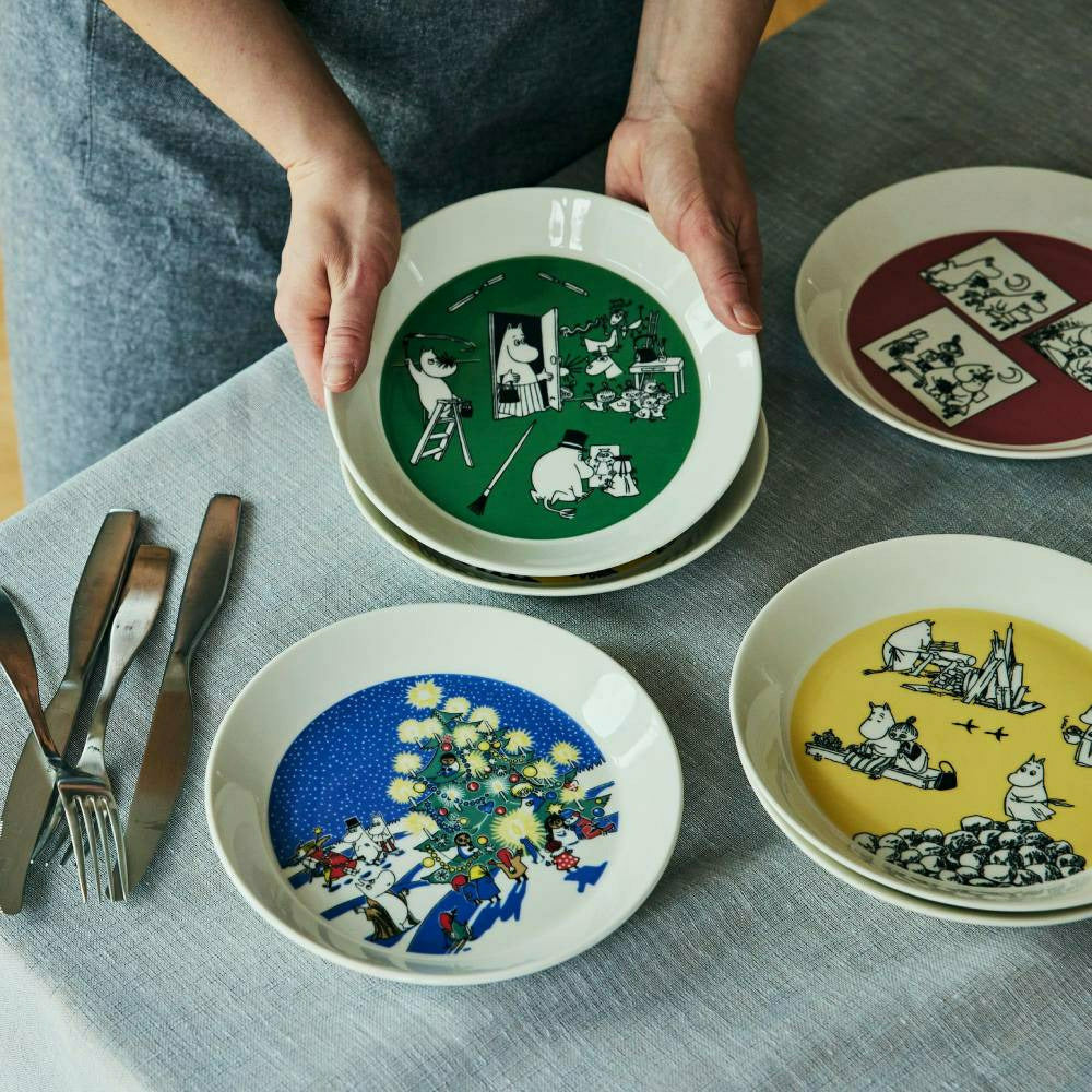 Moomin Collector's edition plate 2-pack 2021: Christmas & Drawing - The Official Moomin Shop